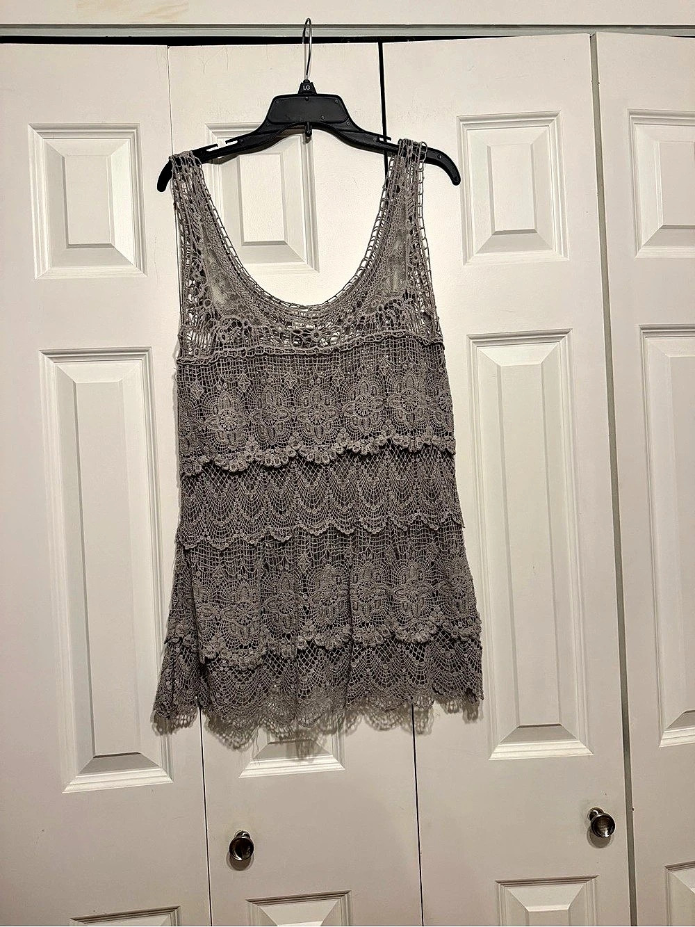 Solitaire Lace Tank Top in Gray Size Medium